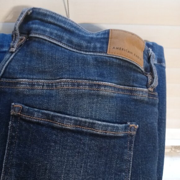 AMERICAN EAGLE stretch super hi-rise flare jeans in Dark Rinse (8 short) - Picture 3 of 13